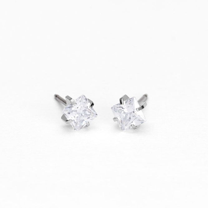 Oorbellen Blomdahl titanium knopje 5 mm. zirconiasteentje - Staartjes en Strikjes