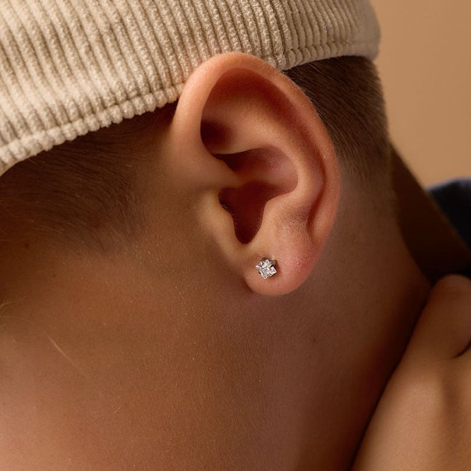 Oorbellen Blomdahl titanium knopje 5 mm. zirconiasteentje - Staartjes en Strikjes