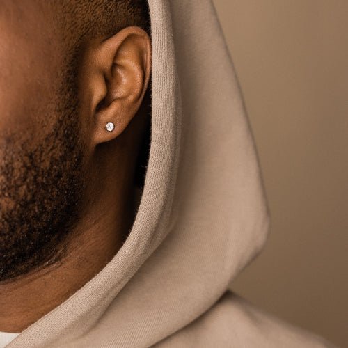 Oorbellen Blomdahl titanium knopje 5 mm. zirconiasteentje goudkleurig (incl. achterkantjes) - Staartjes en Strikjes