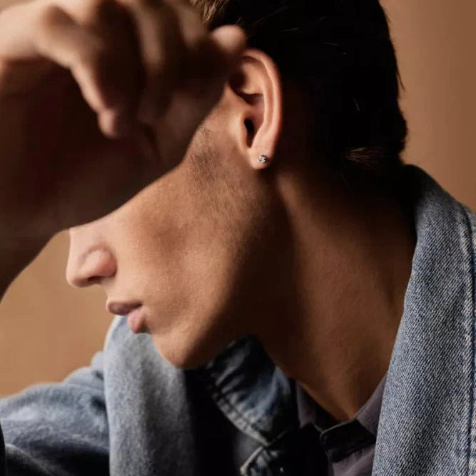 Oorbellen Blomdahl titanium knopje 5 mm. zirconiasteentje (incl. achterkantjes)