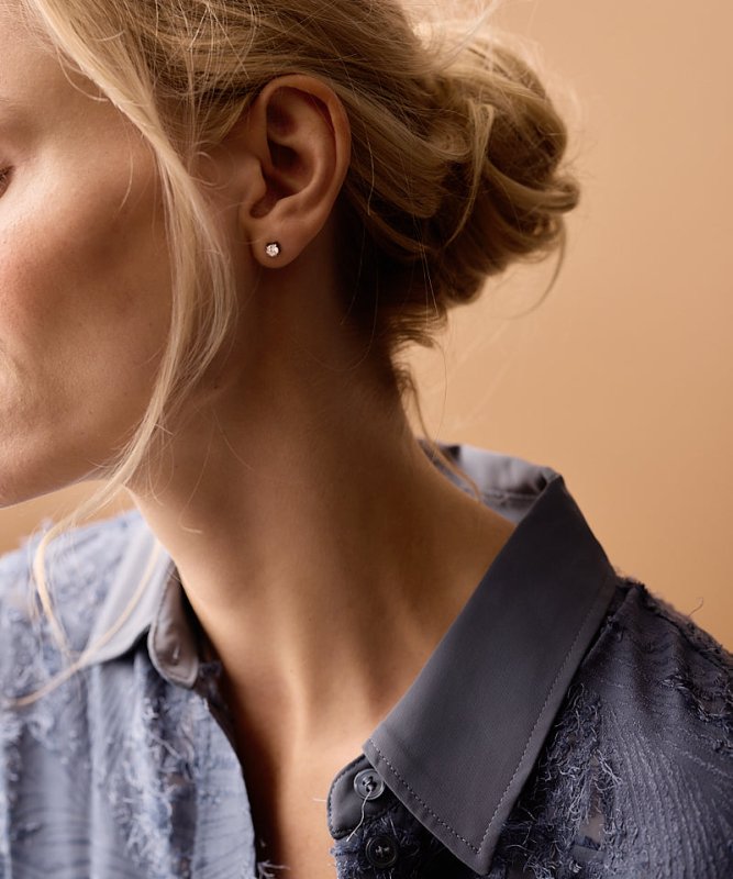 Oorbellen Blomdahl titanium knopje 6 mm. zirconiasteentje