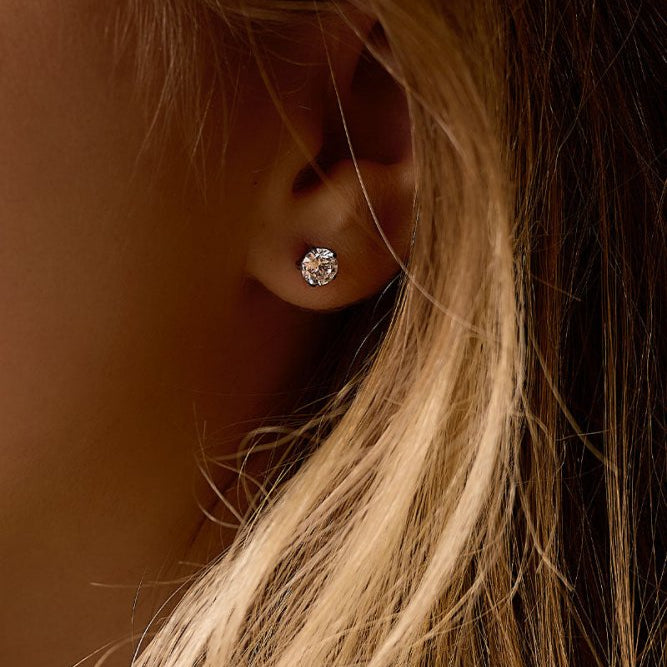 Oorbellen Blomdahl titanium knopje 6 mm. zirconiasteentje - Staartjes en Strikjes