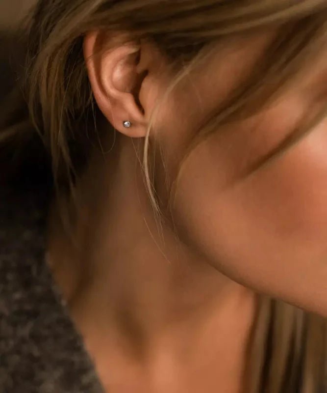 Oorbellen Blomdahl titanium knopje crystal 3 mm. (incl. achterkantjes)