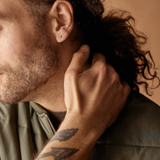 Oorbellen Blomdahl titanium knopje crystal 4 mm. (incl. achterkantjes) - Staartjes en Strikjes