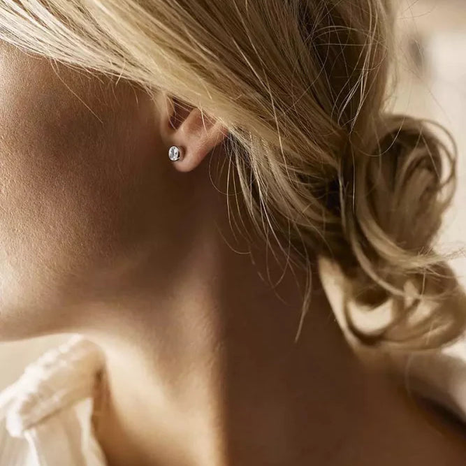 Oorbellen Blomdahl titanium knopje crystal 6 mm. (incl. achterkantjes) - Staartjes en Strikjes