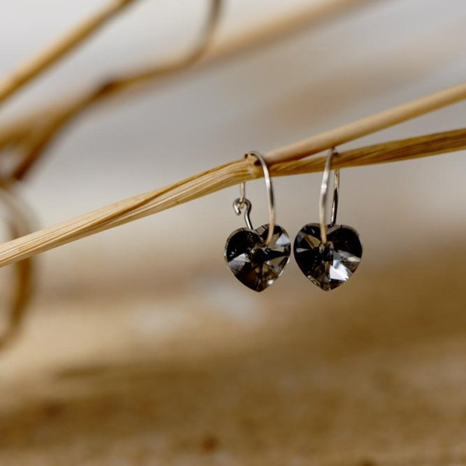Oorbellen Blomdahl titanium oorringen 14 mm. kristal hartje black diamond
