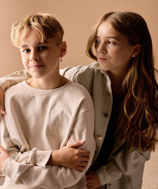 Oorbellen Blomdahl titanium oorringen 14 mm. kruisje