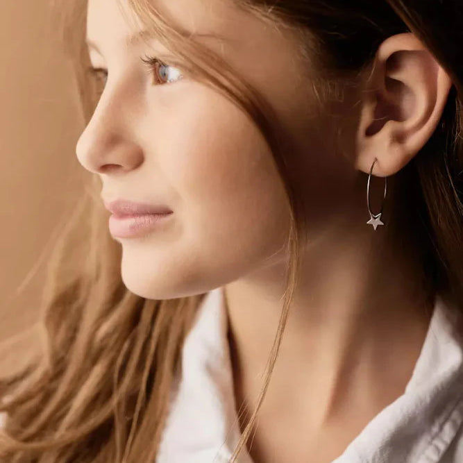 Oorbellen Blomdahl titanium oorringen 25 mm. met ster - Staartjes en Strikjes