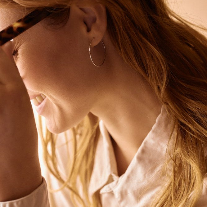 Oorbellen Blomdahl titanium oorringen groot 30 mm. - Staartjes en Strikjes