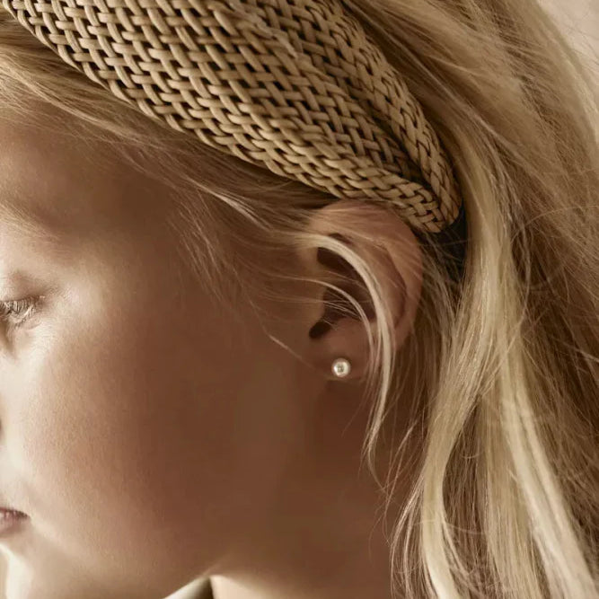 Oorbellen Blomdahl titanium parel 5 mm (incl. achterkantjes) - Staartjes en Strikjes