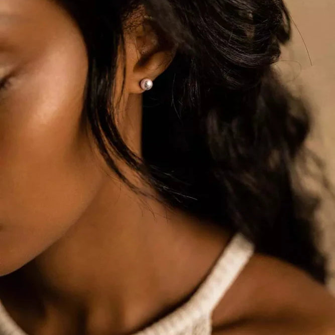 Oorbellen Blomdahl titanium parel 6 mm. (incl. achterkantjes) - Staartjes en Strikjes