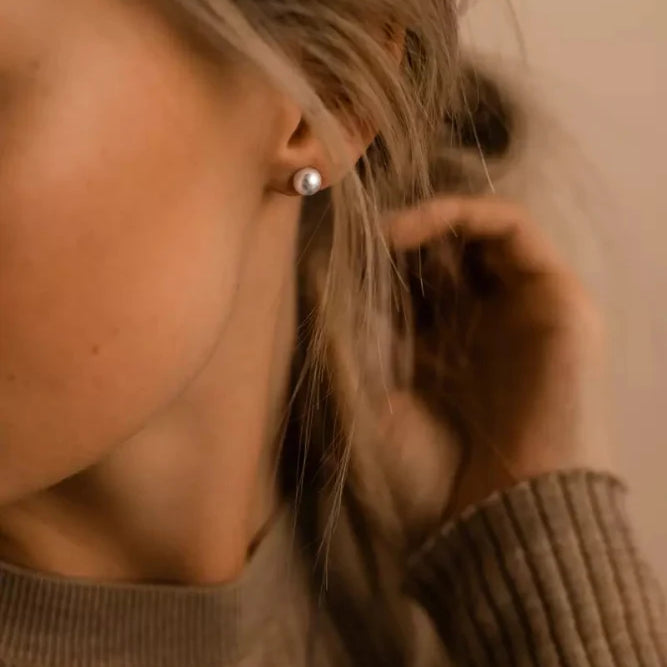 Oorbellen Blomdahl titanium parel 6 mm. (incl. achterkantjes) - Staartjes en Strikjes