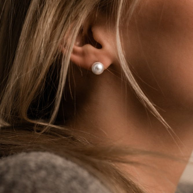 Oorbellen Blomdahl titanium parel 8 mm. (incl. achterkantjes) - Staartjes en Strikjes