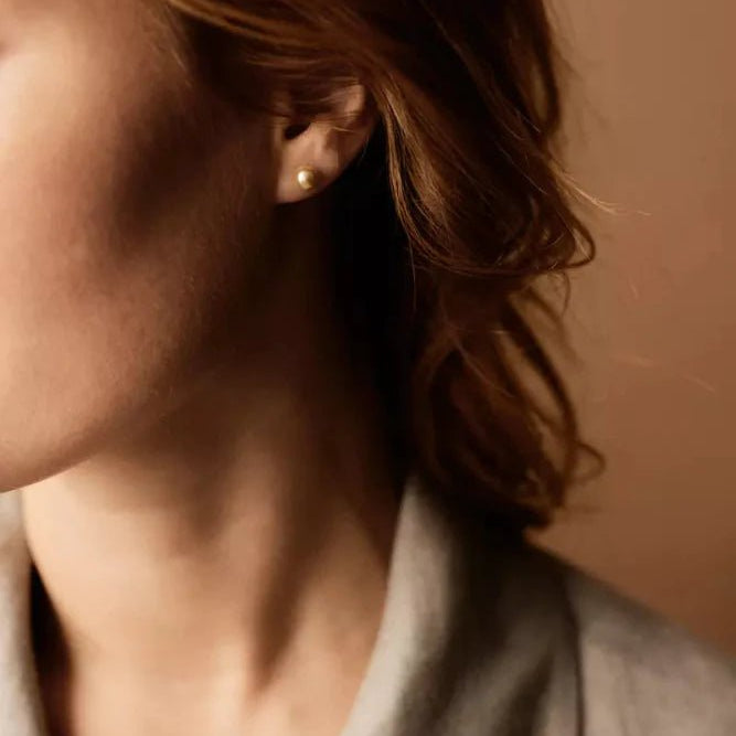 Oorbellen Blomdahl titanium parel golden shimmer 6 mm. (incl. achterkantjes)