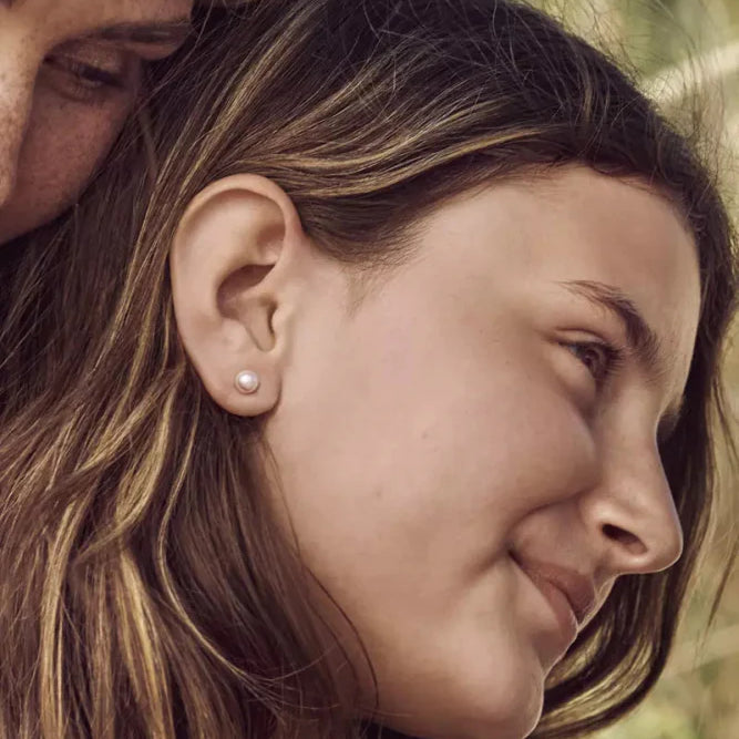 Oorbellen Blomdahl titanium parel licht roze 6 mm. (incl. achterkantjes) - Staartjes en Strikjes