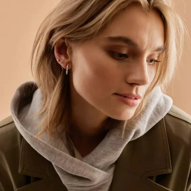 Oorbellen Blomdahl titanium parelknopje 4 mm. goudkleurig (incl. achterkantjes) - Staartjes en Strikjes