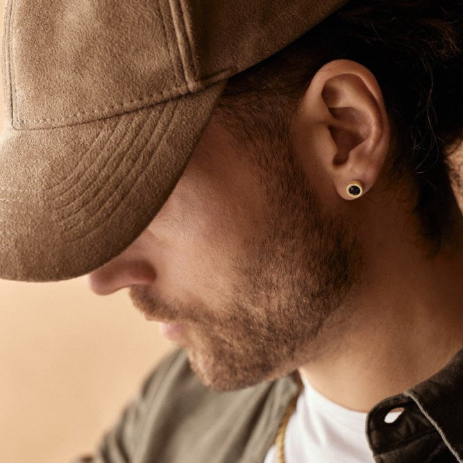 Oorbellen Blomdahl titanium rondje goudkleurig met zwart crystal 8 mm. (incl. achterkantjes) - Staartjes en Strikjes