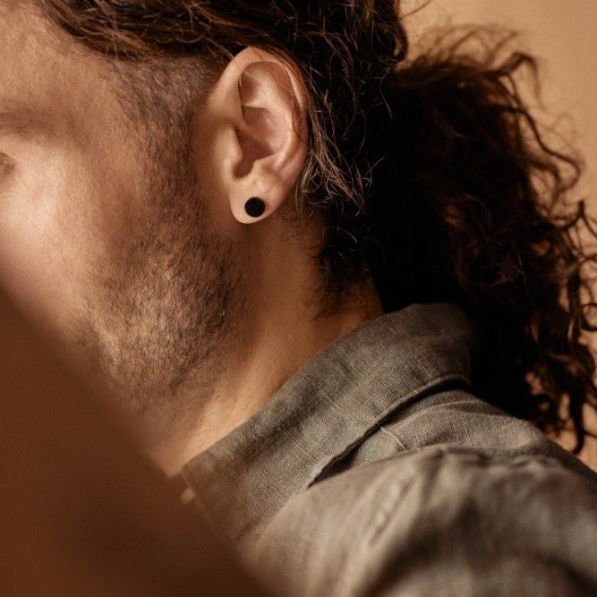 Oorbellen Blomdahl titanium rondje zwart 8 mm. (incl. achterkantjes)