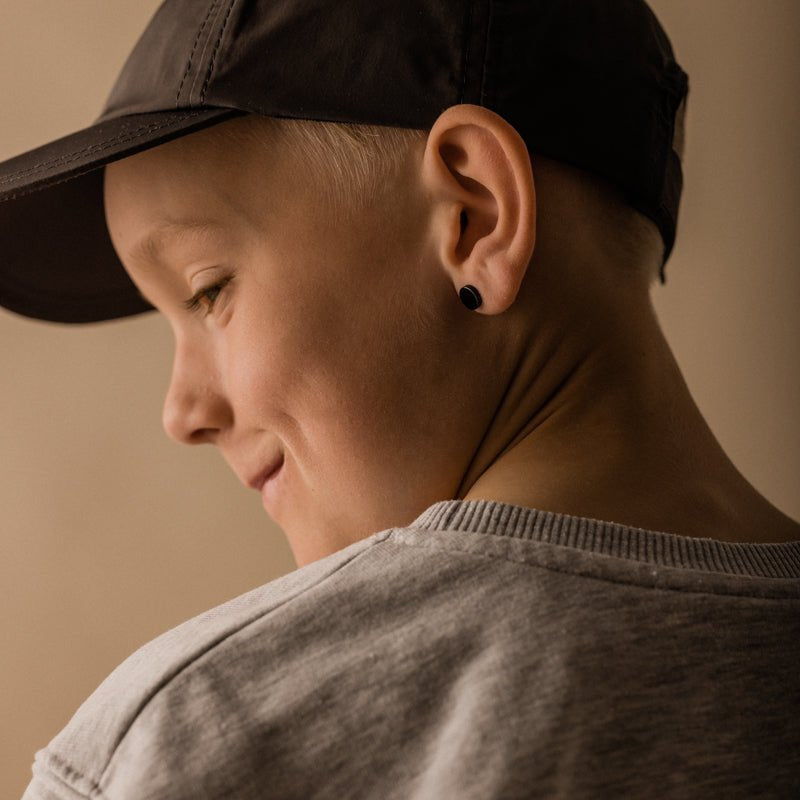 Oorbellen Blomdahl titanium rondje zwart 8 mm. (incl. achterkantjes)