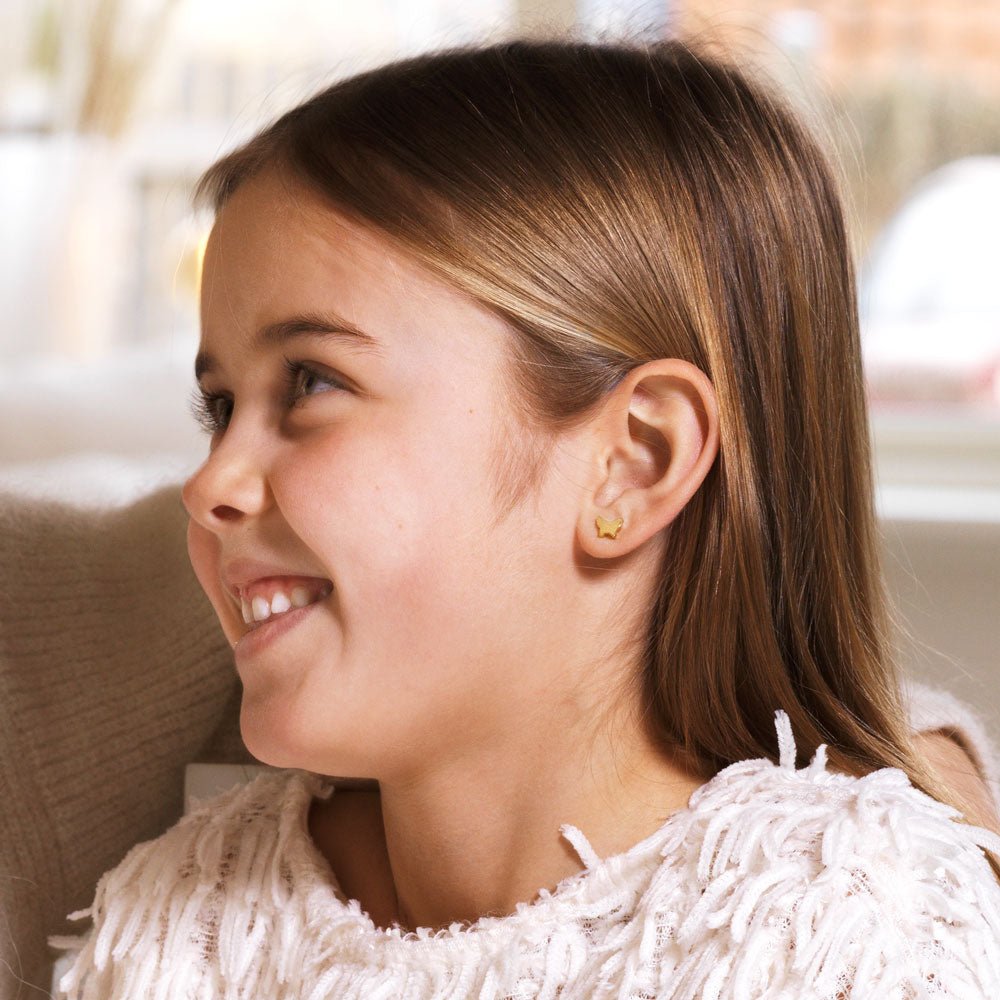 Oorbellen Blomdahl titanium vlindertje goudkleurig 8 mm. (incl. achterkantjes) - Staartjes en Strikjes