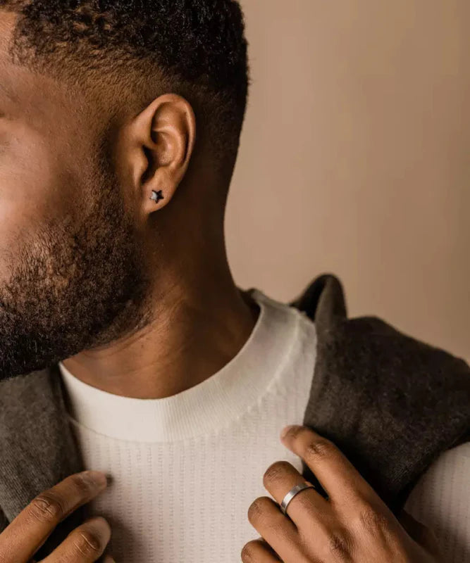 Oorbellen Blomdahl zwart titanium sterretje 8 mm. (incl. achterkantjes) - Staartjes en Strikjes