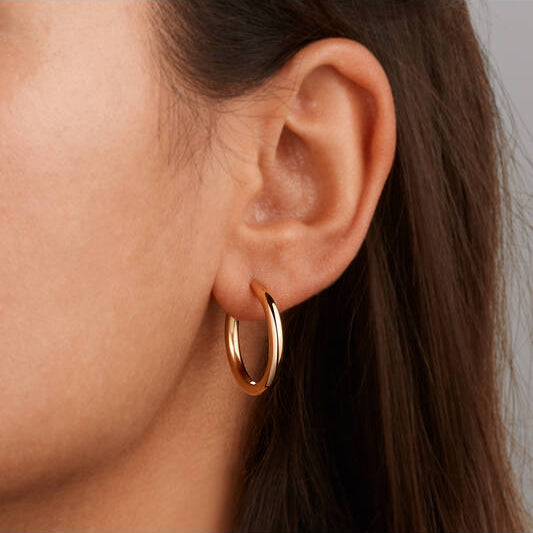 Titanium oorbellen Boccia oorringen goudkleurig rond 23 mm. - Staartjes en Strikjes