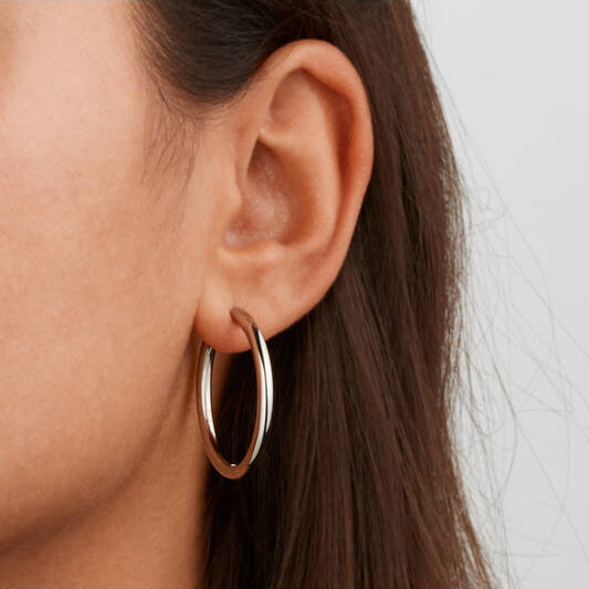 Titanium oorbellen Boccia oorringen rond 30 mm. - Staartjes en Strikjes