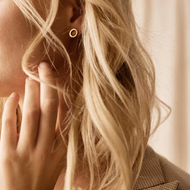 Oorbellen Blomdahl titanum rondje open goudkleurig (incl. achterkantjes) - Staartjes en Strikjes