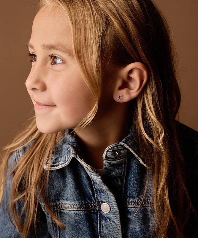 Blomdahl medical plastic oorbellen bliksem zwart – 8 mm - Staartjes en Strikjes