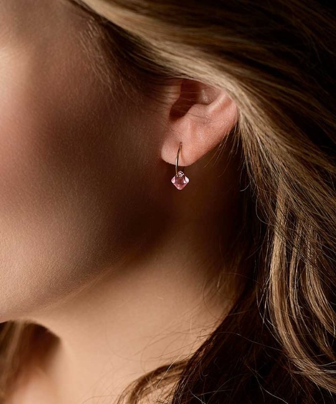 Blomdahl titanium goudkleurige oorringen met lichtroze crystal – 12 mm
