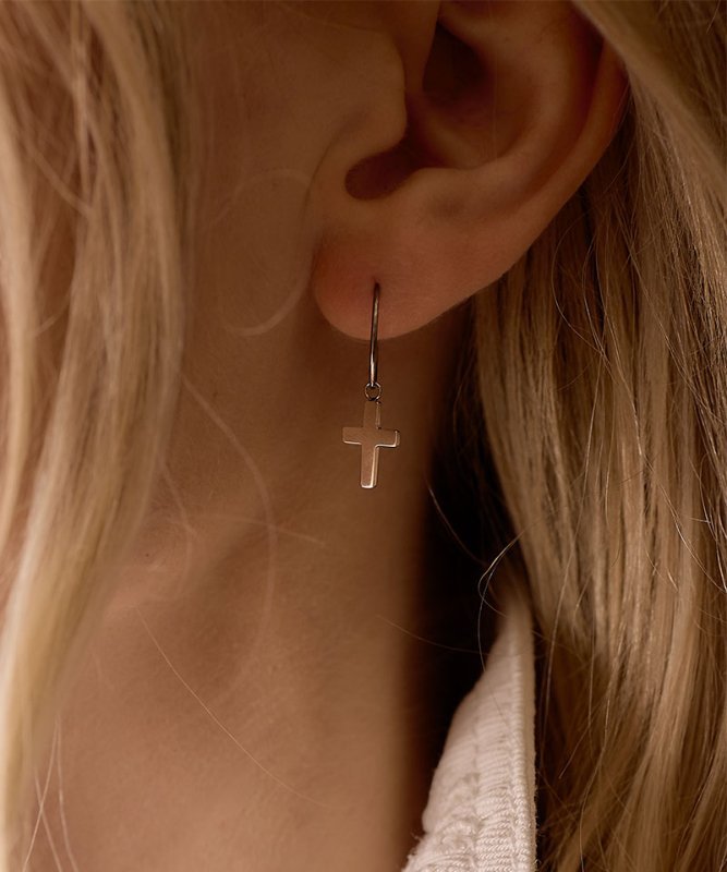 Blomdahl titanium oorringen met kruisje – 14 mm