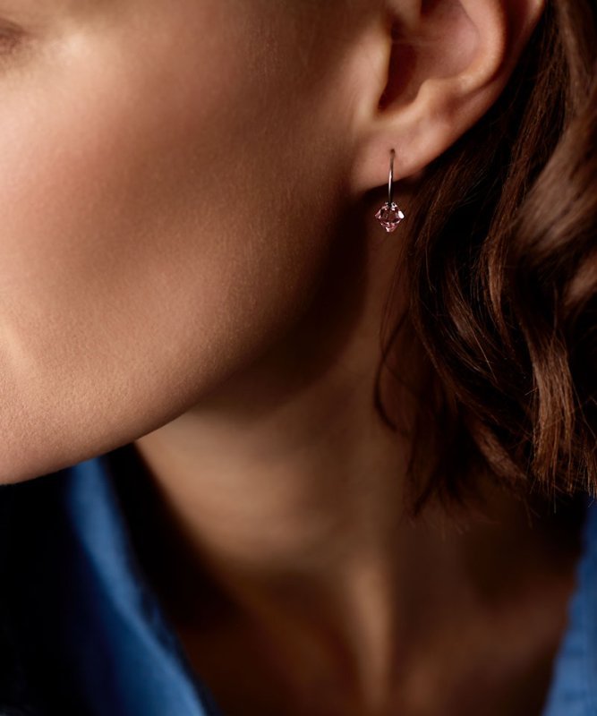 Blomdahl titanium oorringen met lichtroze crystal – 14 mm