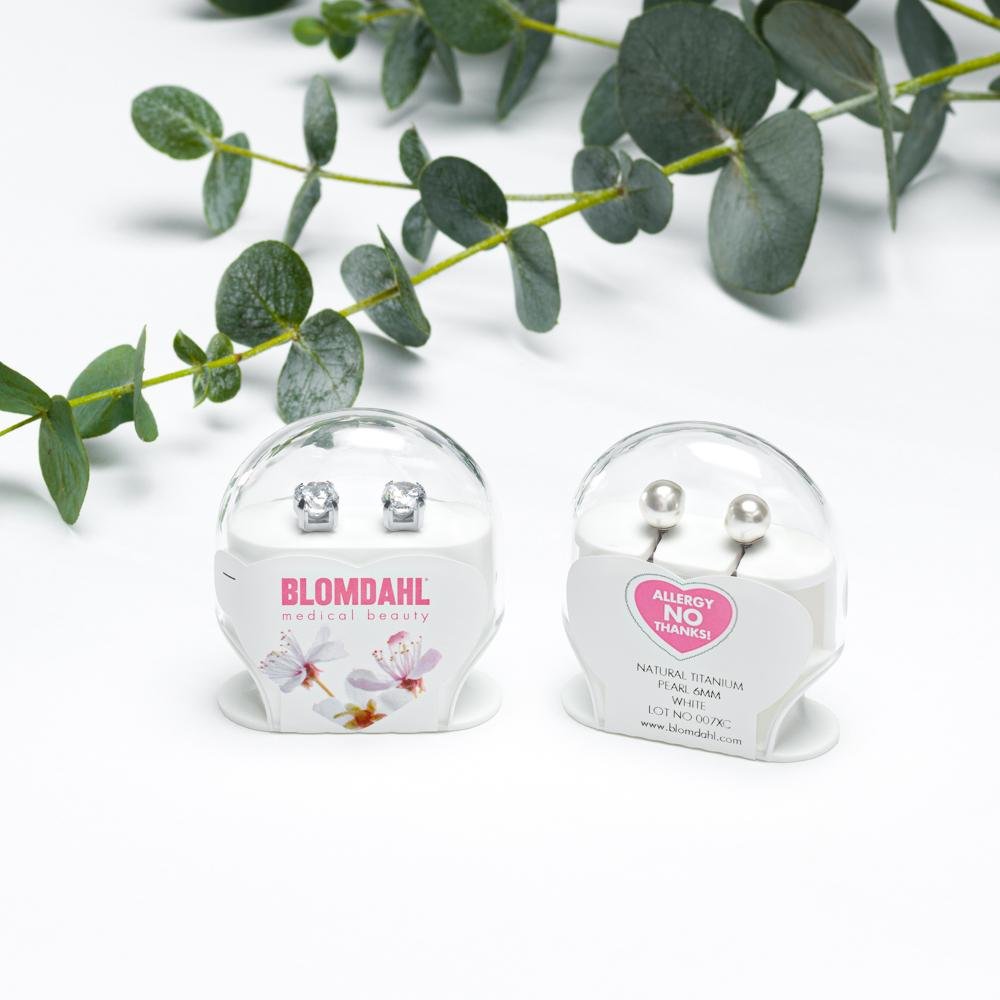 Oorbellen Blomdahl huidvriendelijk knopje Swarovski crystal turqoise 6 mm. - Staartjes en Strikjes