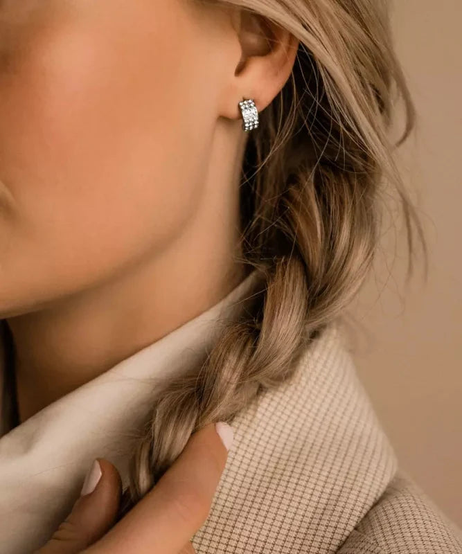 Oorbellen Blomdahl titanium boog 10 mm. met crystal (incl. achterkantjes) - Staartjes en Strikjes
