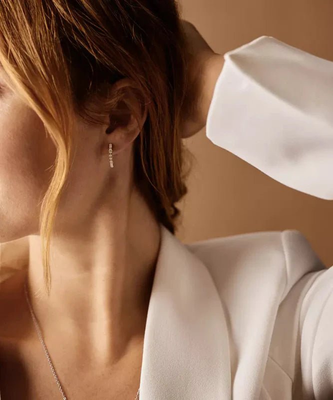 Oorbellen Blomdahl titanium boogje goudkleurig met crystal pearls 15 mm. (incl. achterkantjes)