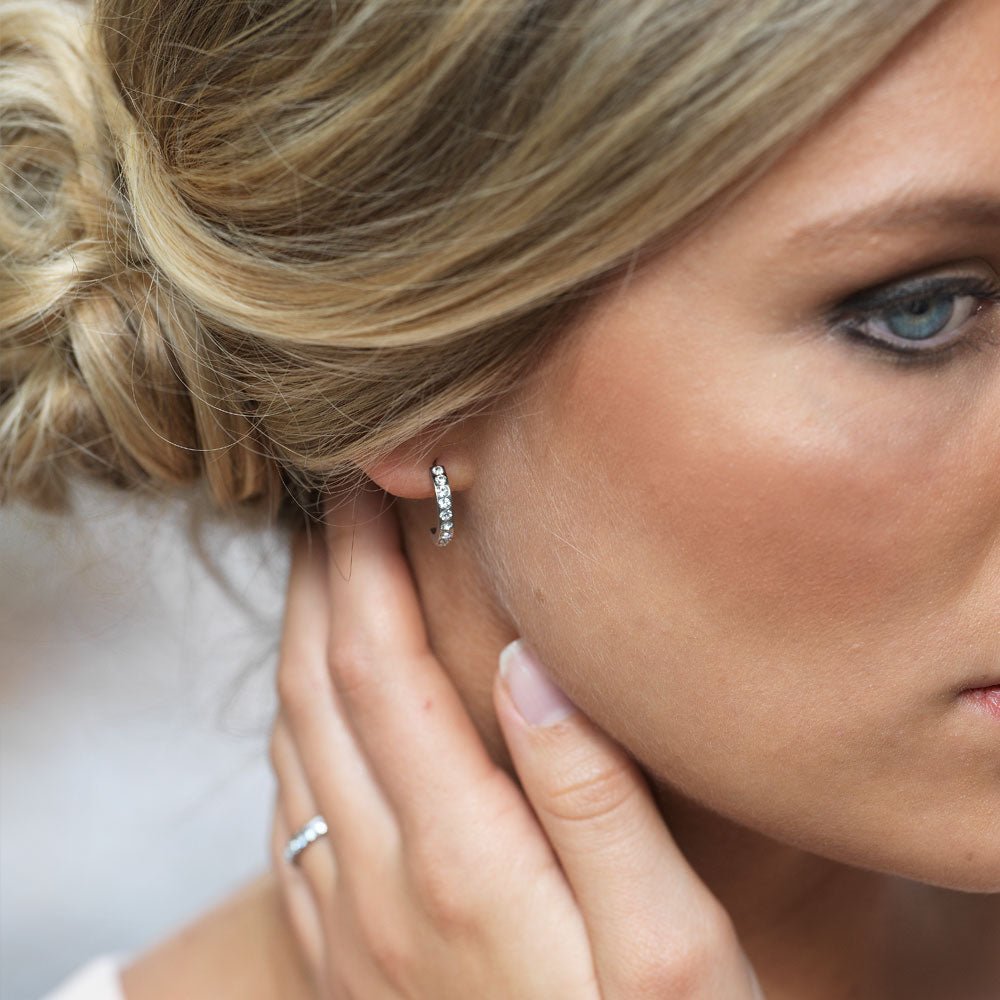 Oorbellen Blomdahl titanium boogje met crystal steentjes (incl. achterkantjes)