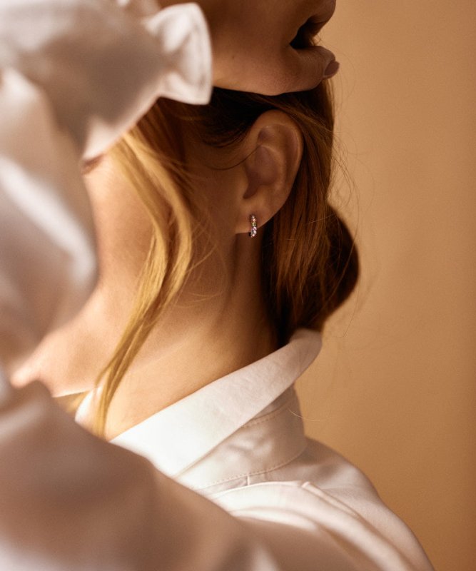 Oorbellen Blomdahl titanium boogje zilverkleurig 10 mm met gekleurde kristalletjes (incl. achterkantjes) - Staartjes en Strikjes