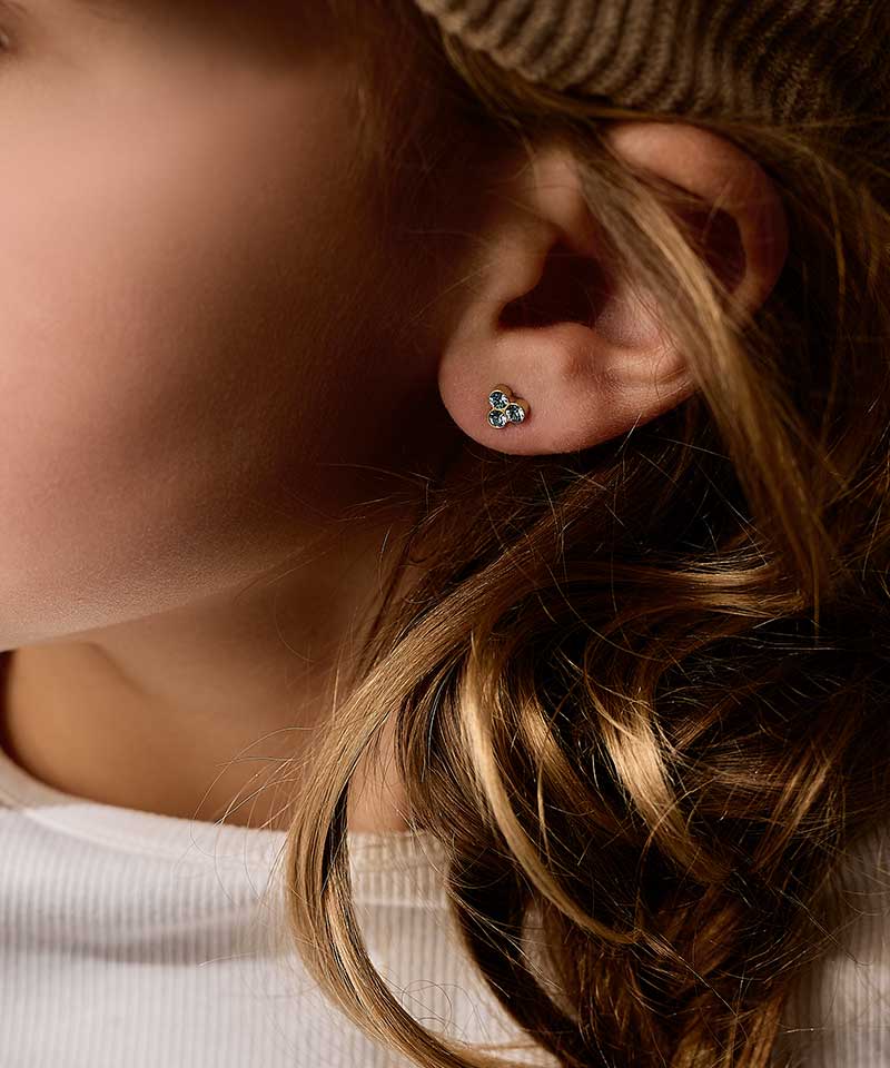 Oorbellen Blomdahl titanium goudkleurig aqua klavertje - 6 mm.