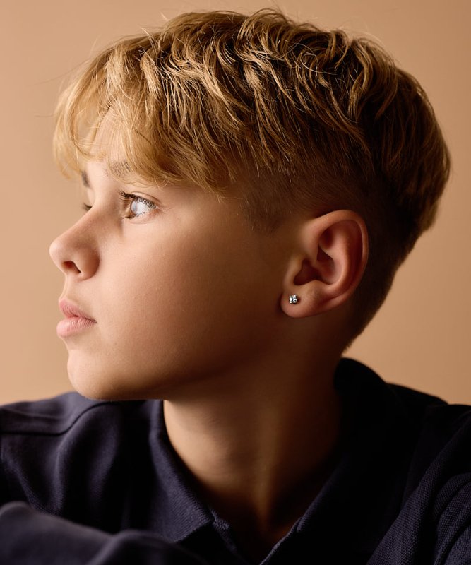 Oorbellen Blomdahl titanium goudkleurig knopje 5 mm. aqua zirconiasteentje