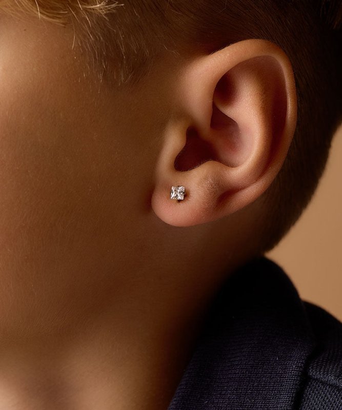 Oorbellen Blomdahl titanium goudkleurig knopje 5 mm. zirconiasteentje