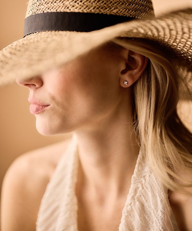 Oorbellen Blomdahl titanium goudkleurig knopje 5 mm. zirconiasteentje