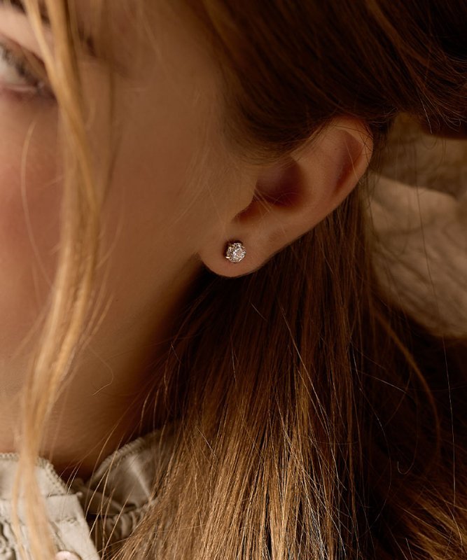 Oorbellen Blomdahl titanium goudkleurig knopje 6 mm. zirconiasteentje