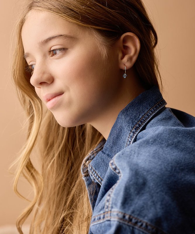 Oorbellen Blomdahl titanium goudkleurige oorringen 14 mm. bicone aquablauw