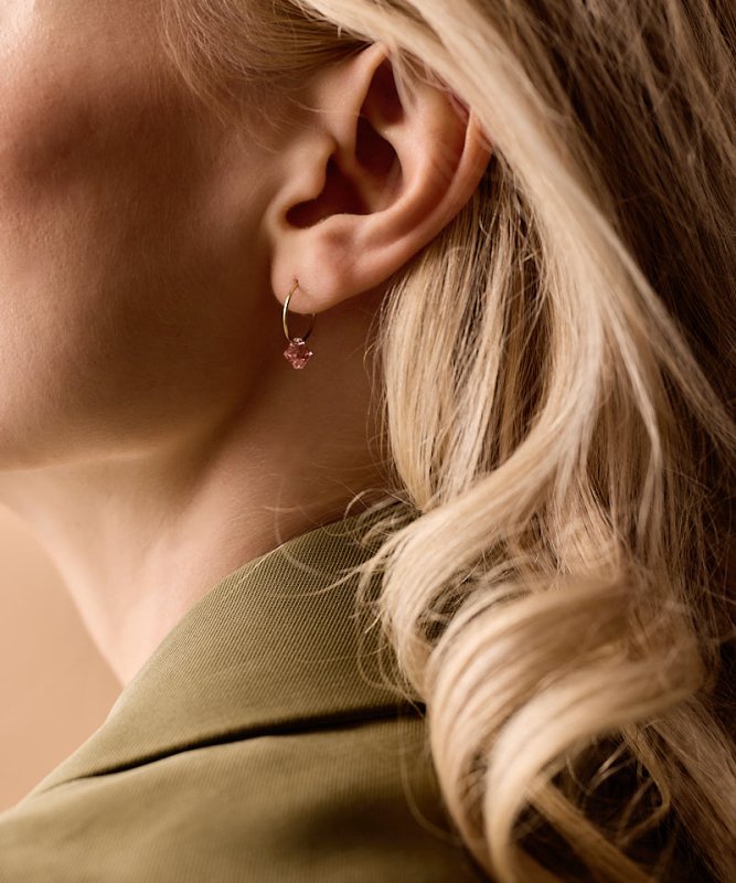 Oorbellen Blomdahl titanium goudkleurige oorringen 14 mm. bicone lichtroze