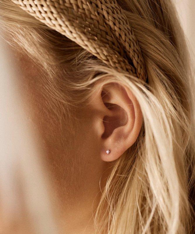 Oorbellen Blomdahl titanium knopje 3 mm. zirconiasteentje light rose (incl. achterkantjes) - Staartjes en Strikjes