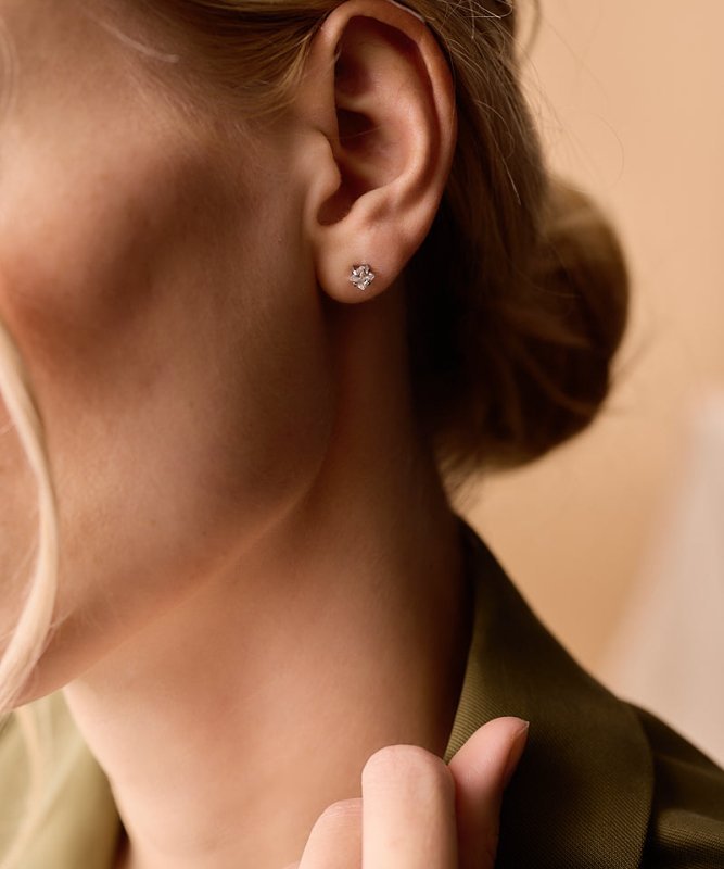 Oorbellen Blomdahl titanium knopje 5 mm. zirconiasteentje