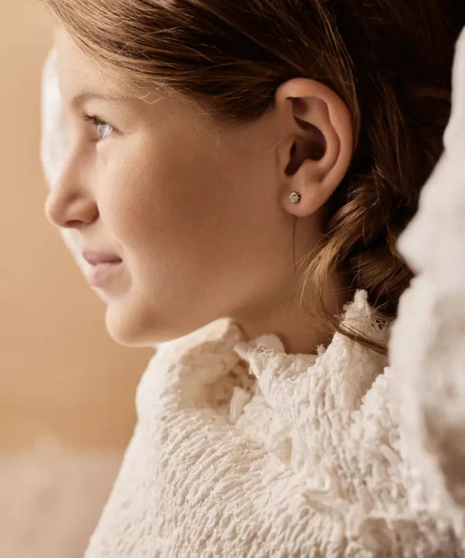 Meisje met Oorbellen Blomdahl titanium knopje 5 mm. zirconiasteentje goudkleurig (incl. achterkantjes) - Staartjes en Strikjes