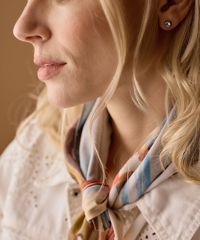 Oorbellen Blomdahl titanium knopje 6 mm. crystal turqoise (incl. achterkantjes)