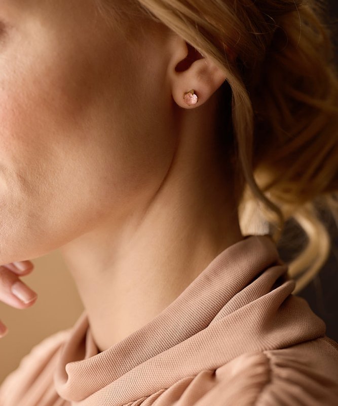 Oorbellen Blomdahl titanium knopje 7 mm. zirconiasteentje koraal (incl. achterkantjes)