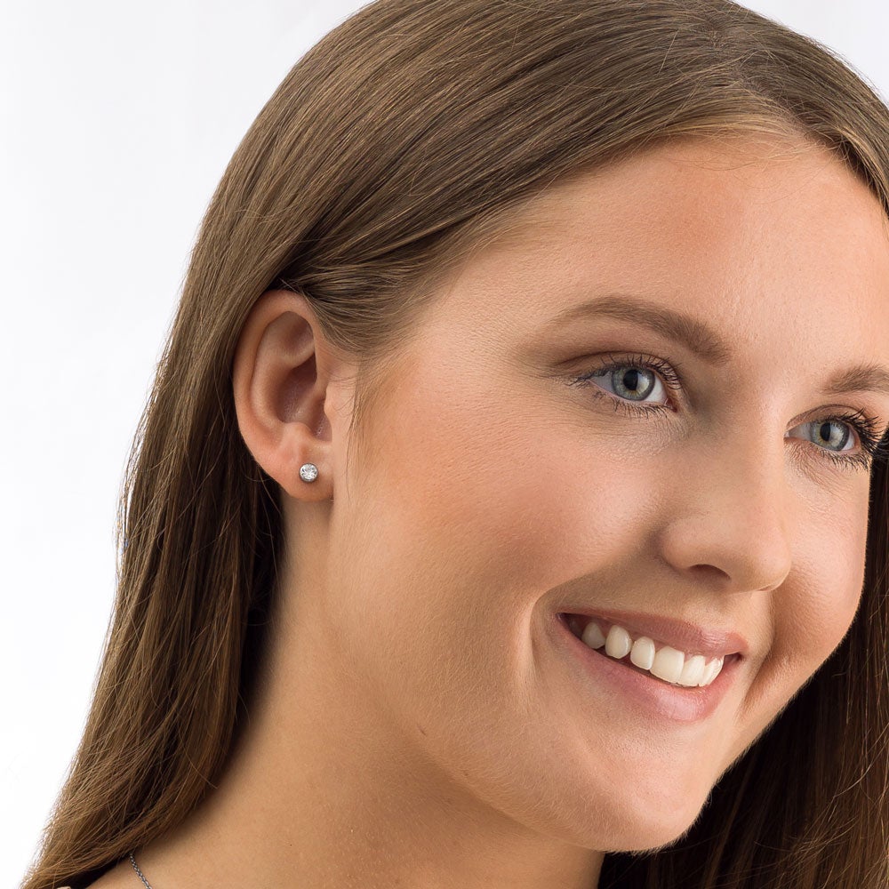 Oorbellen Blomdahl titanium knopje crystal 5 mm. (incl. vlindersluiting) - Staartjes en Strikjes